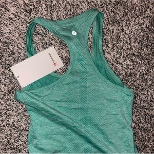 New Lulu Swift Tech Racerback Tank size 4